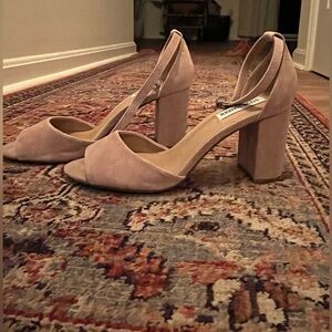 Steve Madden Mirna 
Taupe Suede Block Heel
Size 8.5
Adj strap